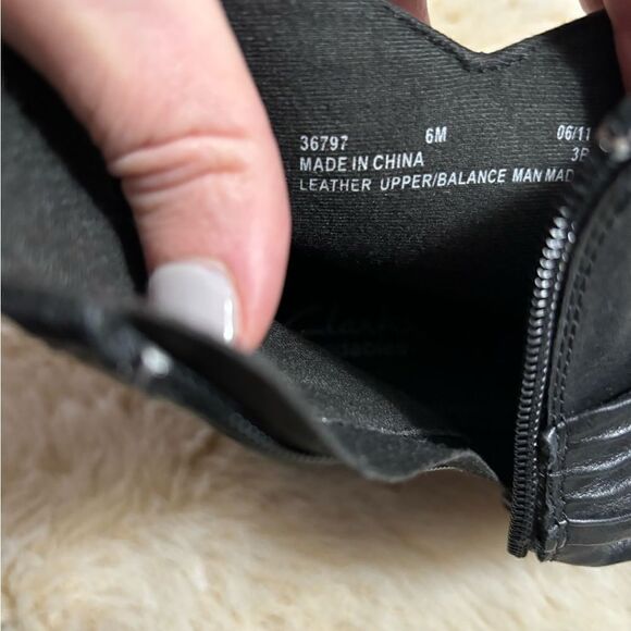 Clark’s Bendable Black Leather Booties size 6 - Picture 2 of 9
